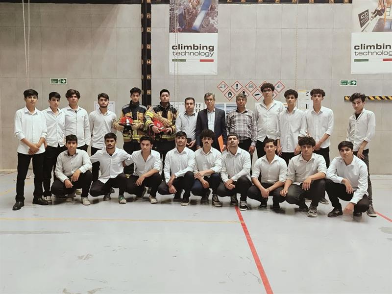 پتروشیمی مرجان میزبان تور آموزشی دانش آموزان هنرستان انارستان جم شد